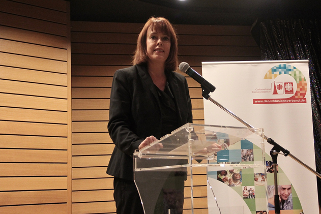 Sprecherin am Podium