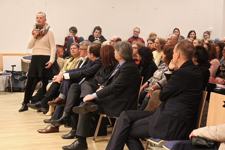 Gemeindemitglied spricht zur Gemeinde
