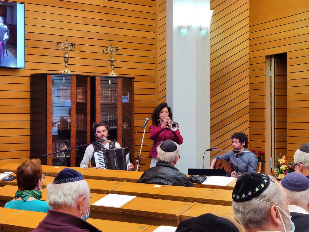 Musikact in Synagoge