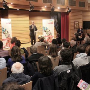 Dr. Felix Klein spricht zur Gemeinde